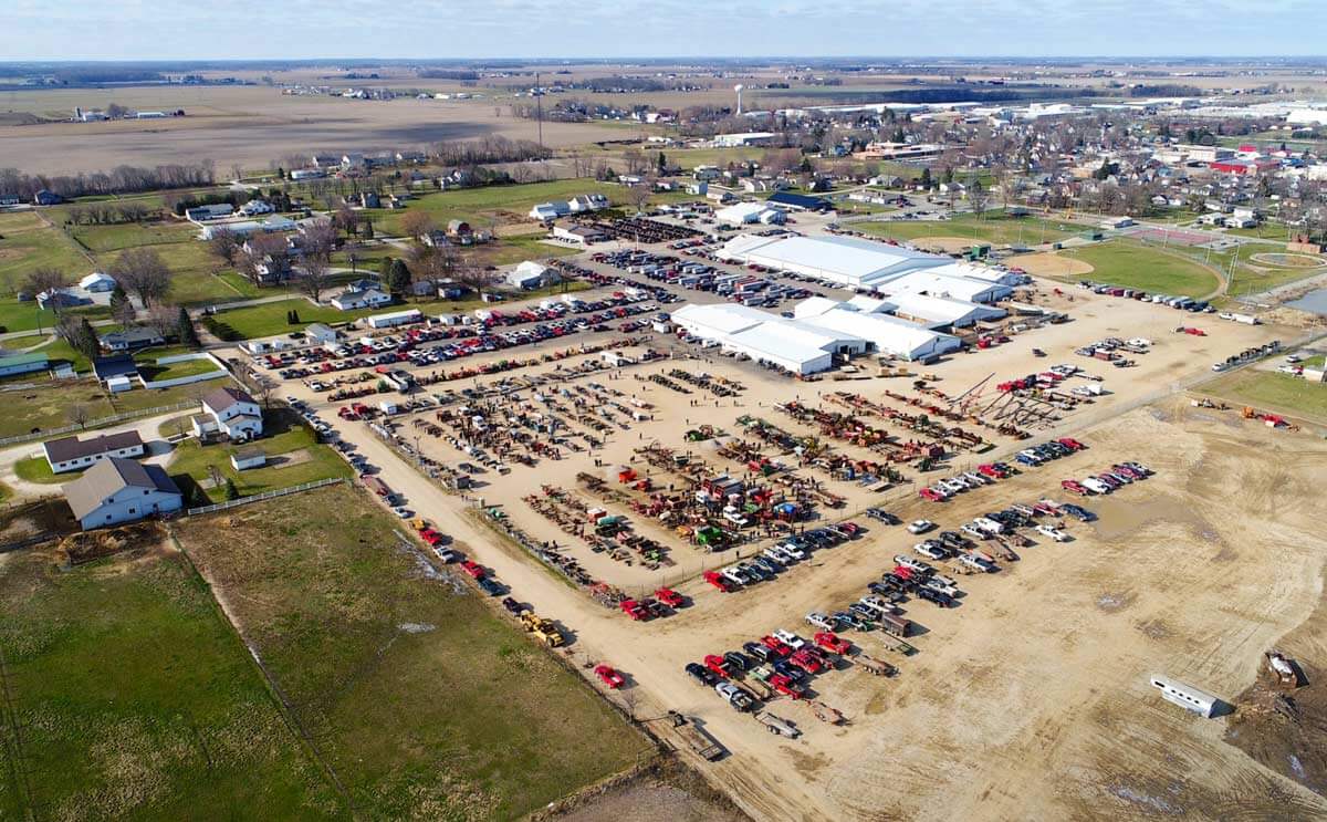 Blue Peterbilt Truck for Auction